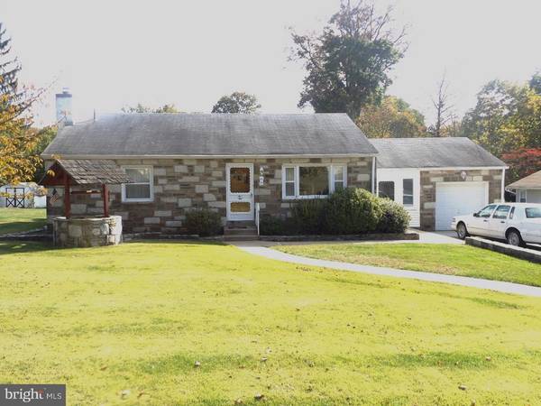 895 E MAPLE DR, Southampton, PA 18966