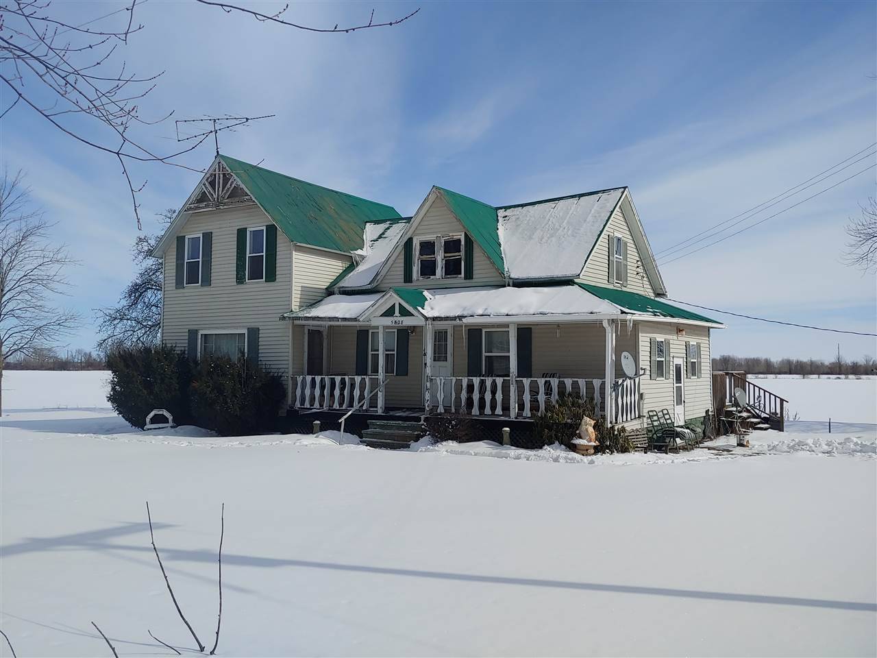 5828 N Shore Rd, Pinconning, MI 48650