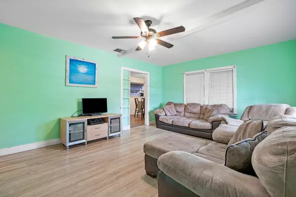 Lake Worth Beach, FL 33460,909 N K ST