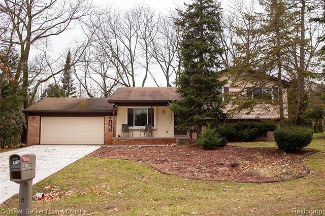 1307 Blue Heron DR, Highland, MI 48357