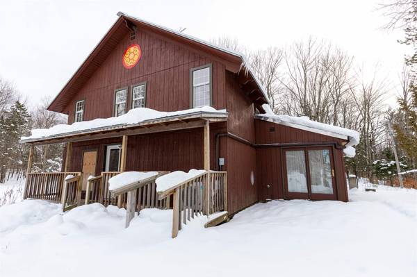 9464 County RD, Calais, VT 05648