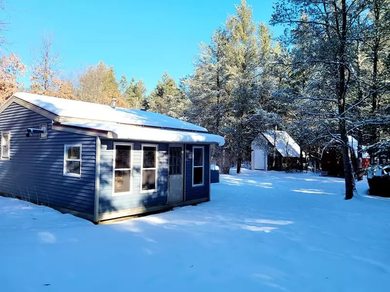 914 W Trout Valley Rd, Big Flats, WI 54943