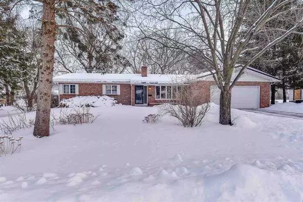 418 Oakridge Dr, Portage, WI 53901