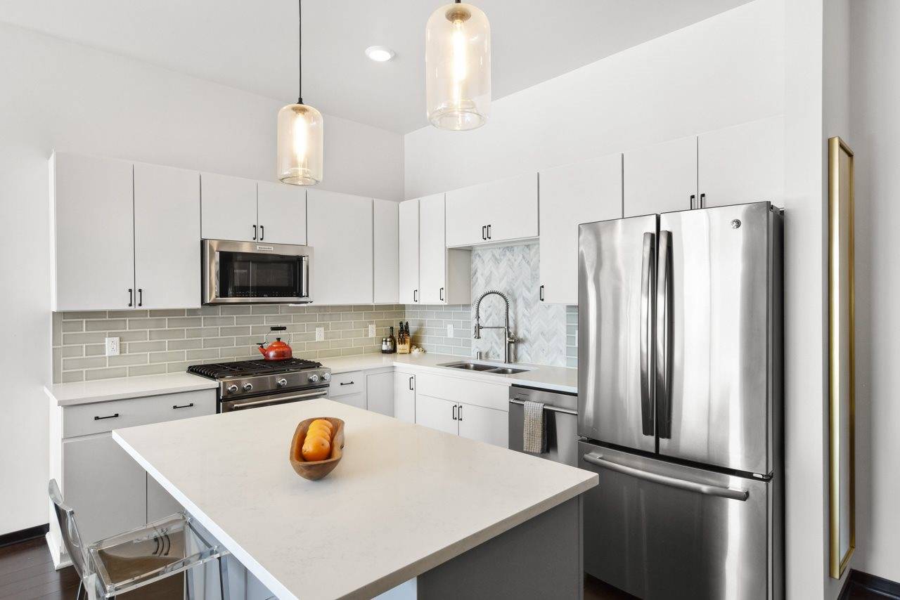 Madison, WI 53703,819 E Mifflin St #302