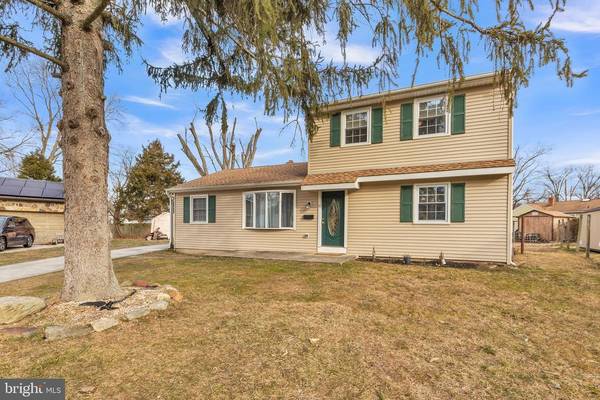 11 COLLEGE CIR, Stratford, NJ 08084