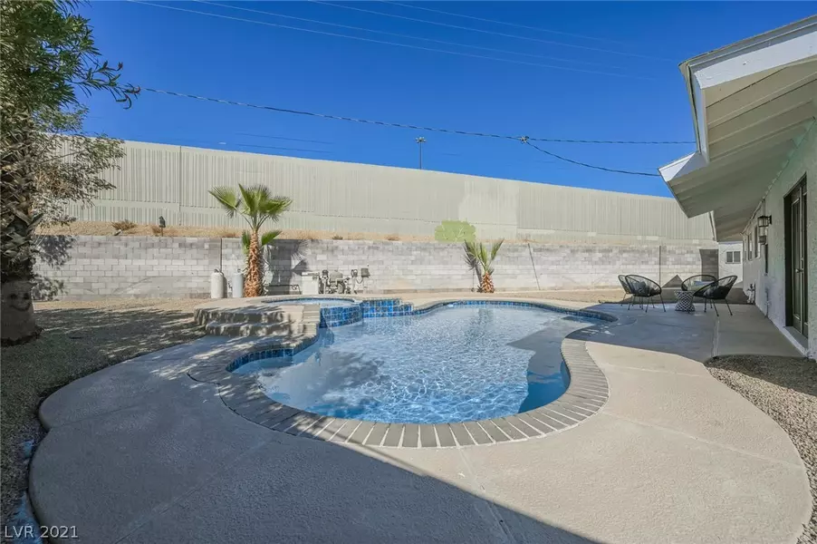 11 Jade Circle, Las Vegas, NV 89106