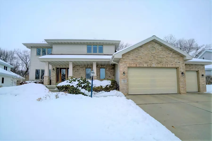 729 Rovalia Dr, Verona, WI 53593