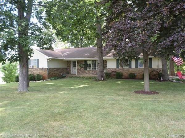 2300 OAK GROVE RD, Howell Twp, MI 48855