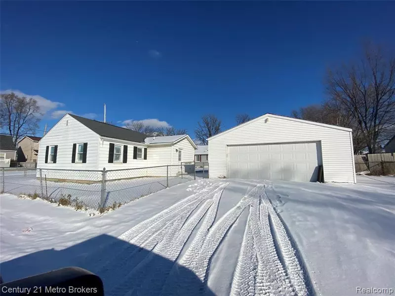 1372 DONOVAN Street, Burton, MI 48529 1224