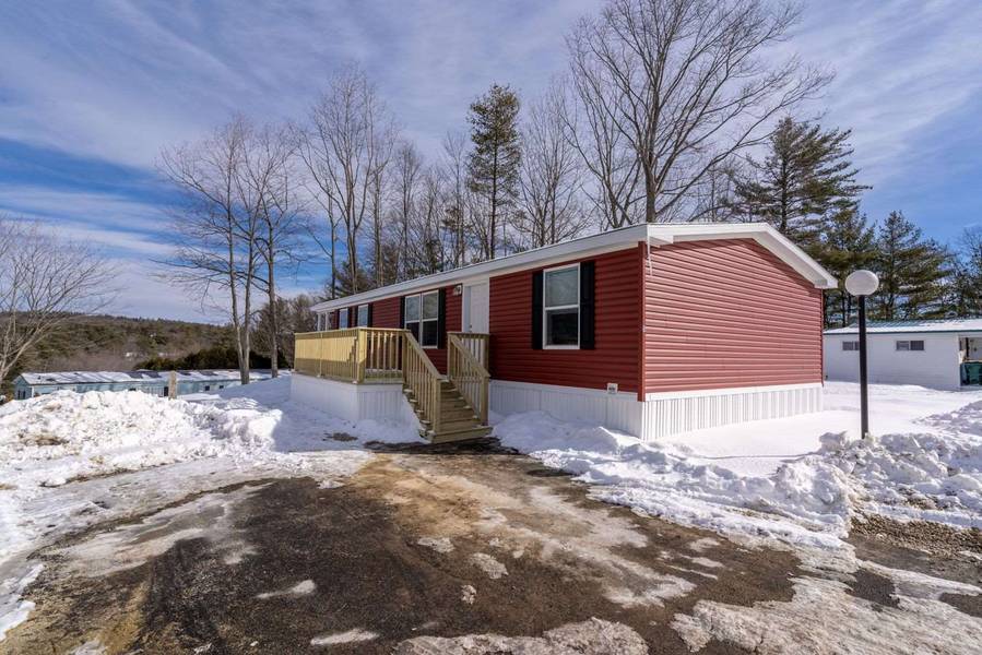 3 North Blueberry LN, Rochester, NH 03867