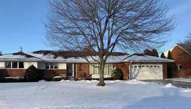 Grosse Pointe Shores, MI 48236,74 FONTANA LN.