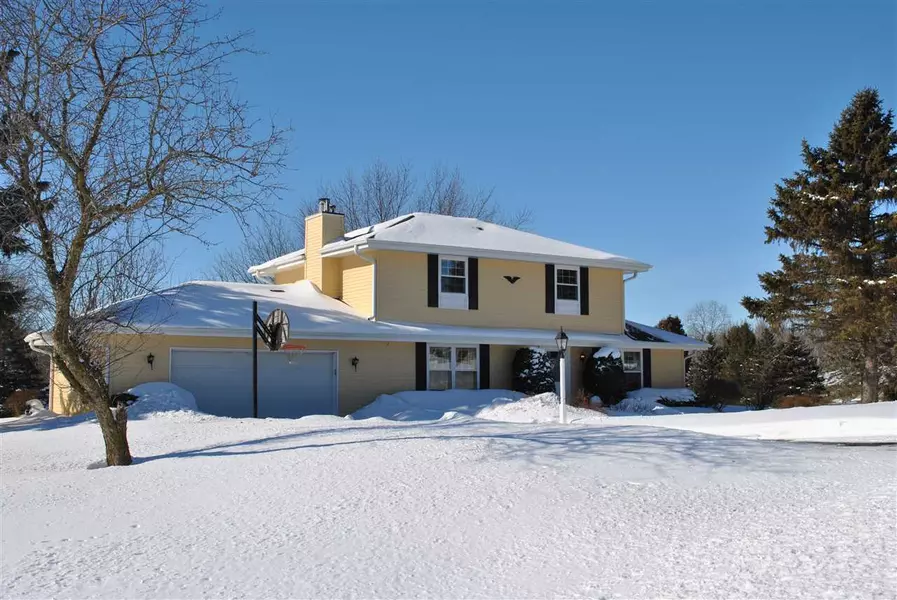 W244 N8837 Cordell Ln, Sussex, WI 53089