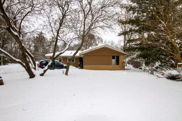 Waukesha, WI 53186,W224S3090 Sunset Cir