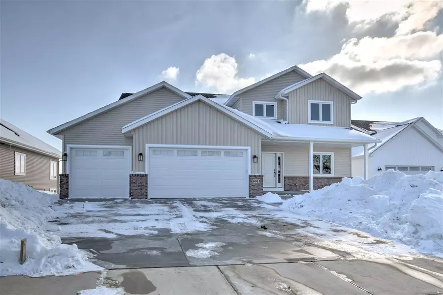 6041 Shooting Star Ct, Mcfarland, WI 53558