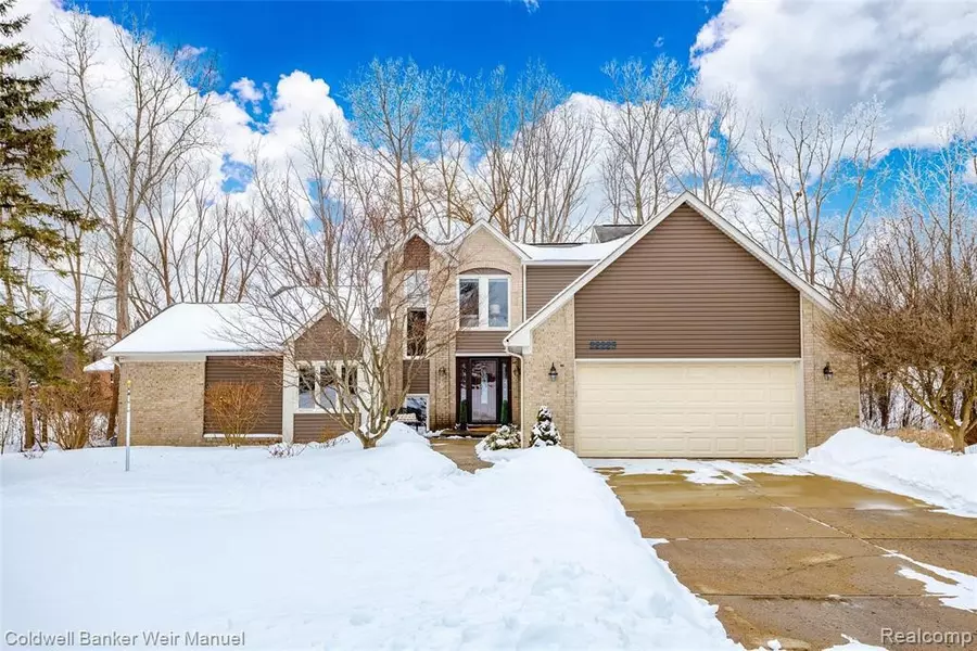 22225 HARSDALE Drive, Farmington Hills, MI 48335 5442