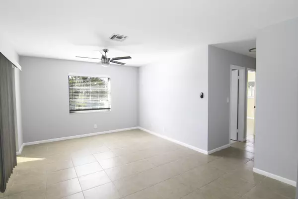 Lake Worth Beach, FL 33460,1754 2nd AVE 212