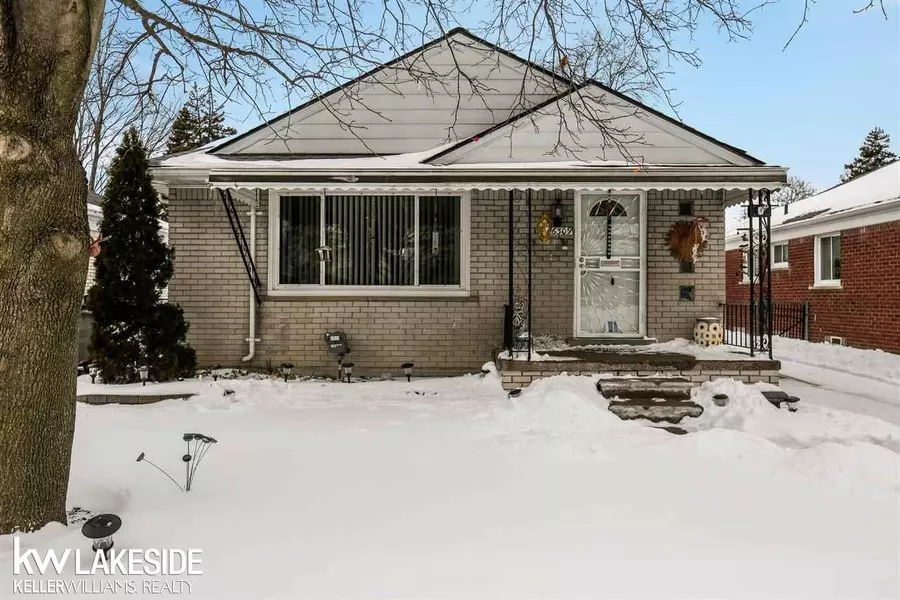 26309 Ursuline St, Saint Clair Shores, MI 48081