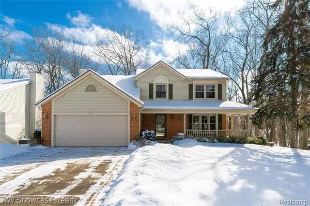 643 HILL CREST CRT, Milford, MI 48381