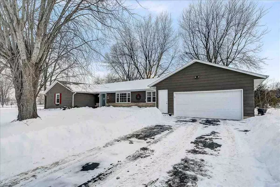 6411 S Windsor Prairie Rd, Deforest, WI 53532