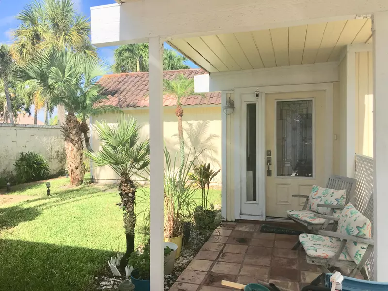 102 W W Tarpon LN, Jupiter, FL 33477