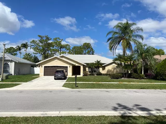 106 Suffolk DR, Royal Palm Beach, FL 33411