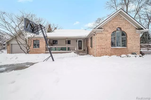 768 S LONG LAKE BLVD, Lake Orion, MI 48362