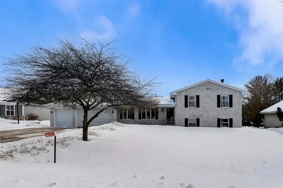 N6760 Woodfield Ln, Lake Mills, WI 53551