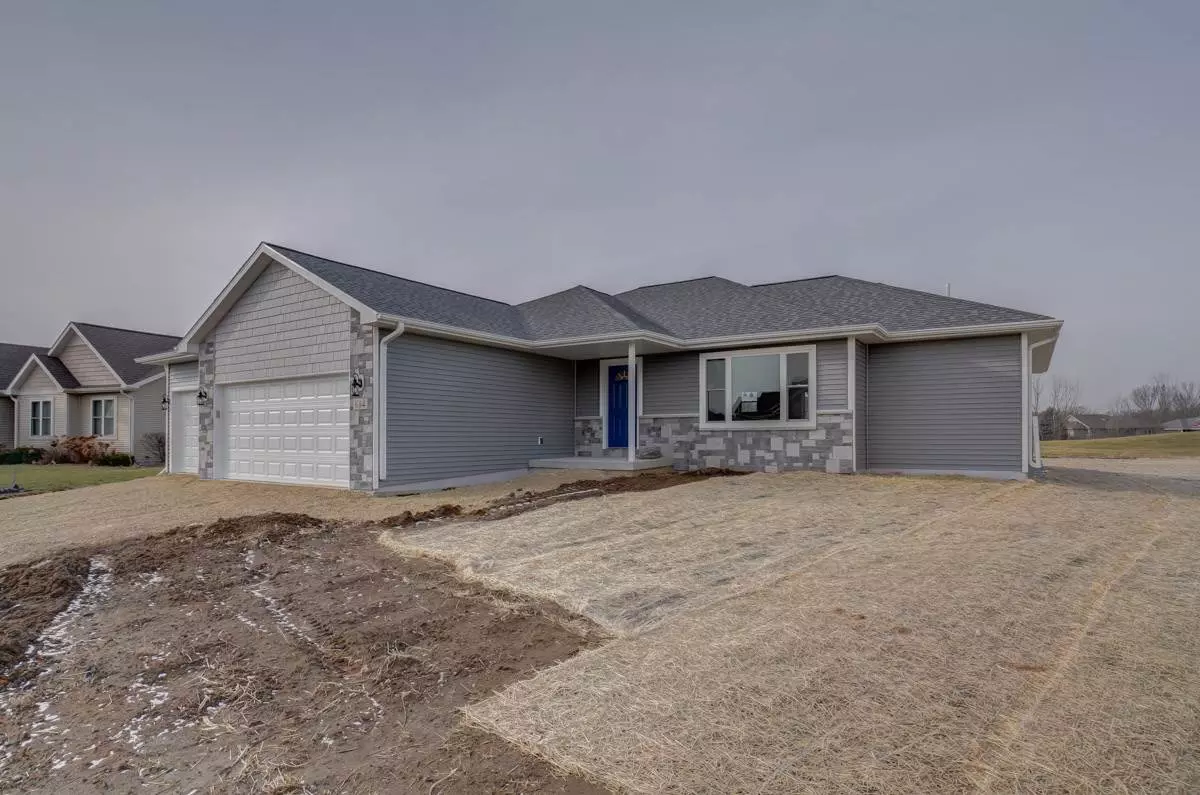 Columbus, WI 53925,614 Vista Cir