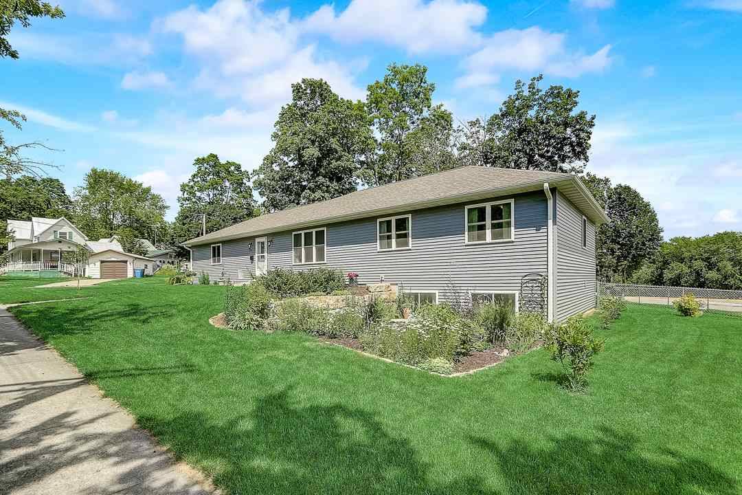 721 Grove St, Baraboo, WI 53913