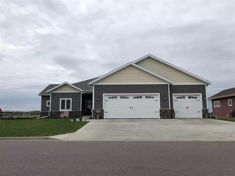 2004 Goldfinch Ln, Sauk City, WI 53583