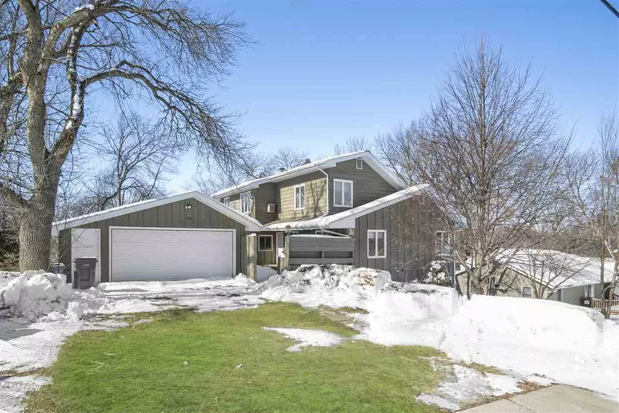 5501 Pheasant Hill Rd, Monona, WI 53716