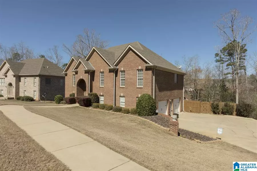 451 SUNSET LAKE CIR, Chelsea, AL 35043