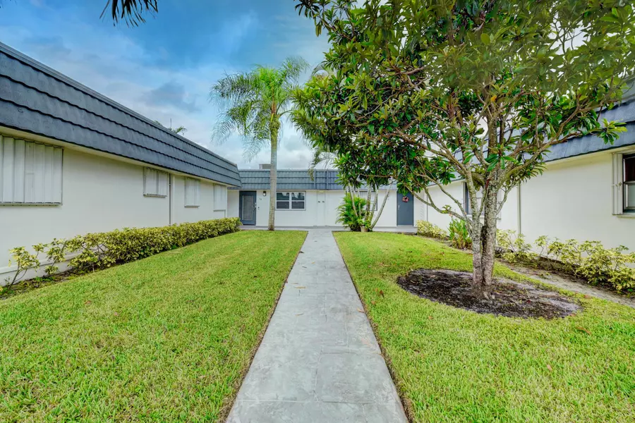 76 Waterford D, Delray Beach, FL 33446