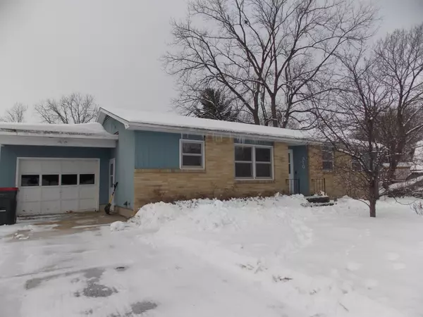 310 S Pleasant St, Cambridge, WI 53523