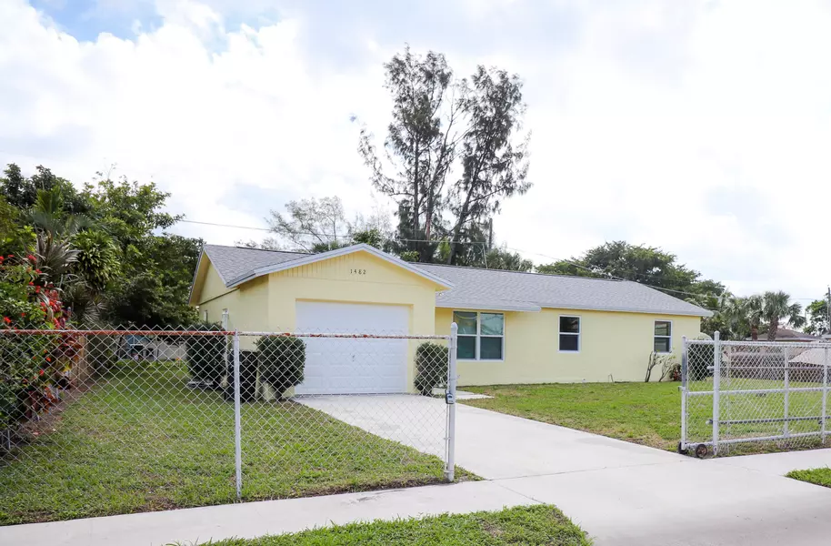 1482 N Mangonia CIR, West Palm Beach, FL 33401