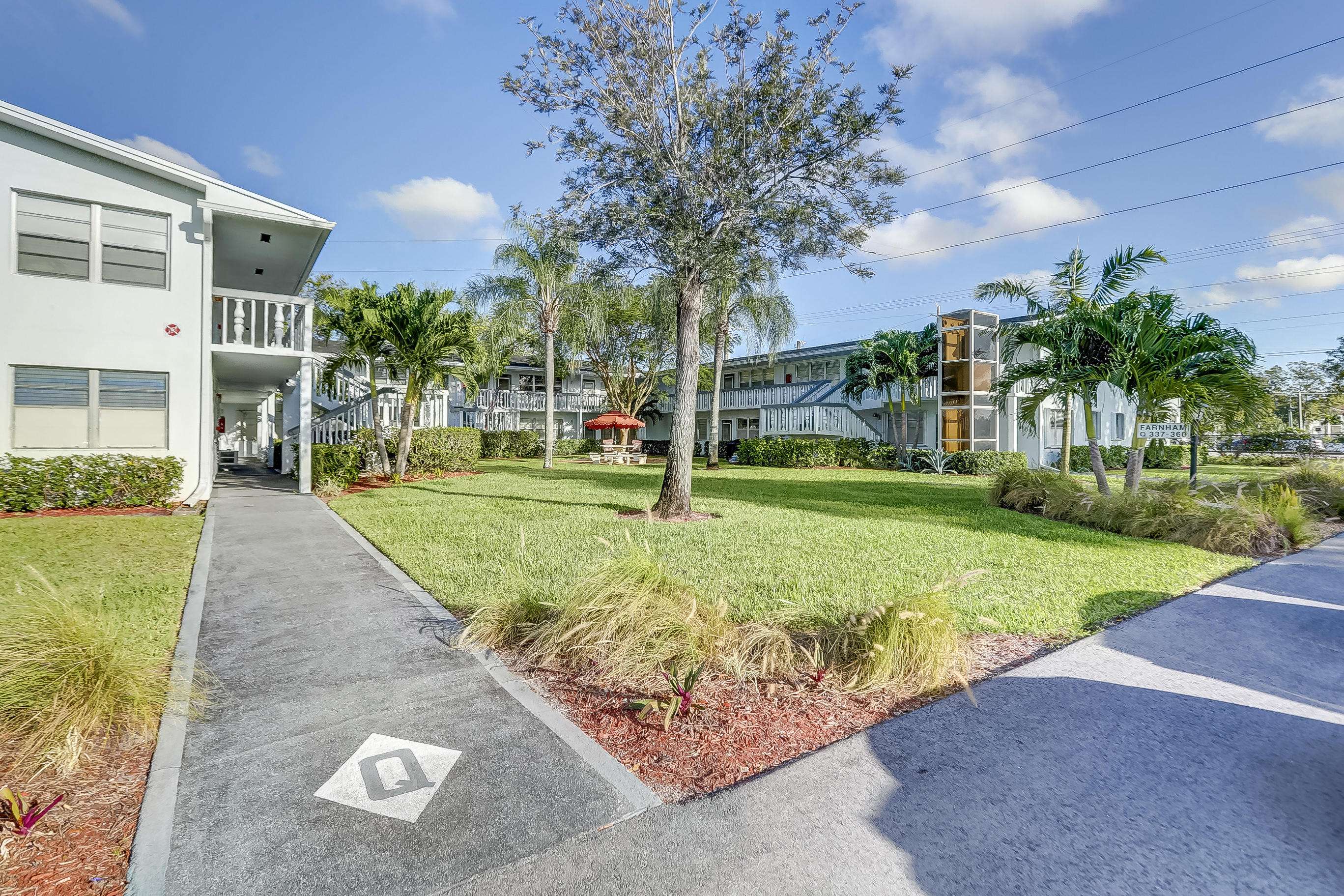 349 Farnham Q 349,  Deerfield Beach,  FL 33442