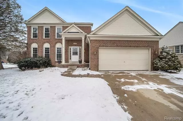 3698 GREEN MEADOW LN, Lake Orion, MI 48359