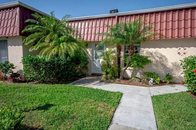 800 Nantucket CIR, Lake Worth, FL 33467