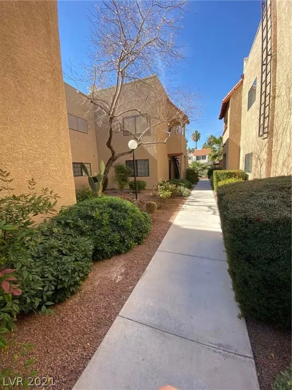 Las Vegas, NV 89103,4281 Sanderling Circle #133