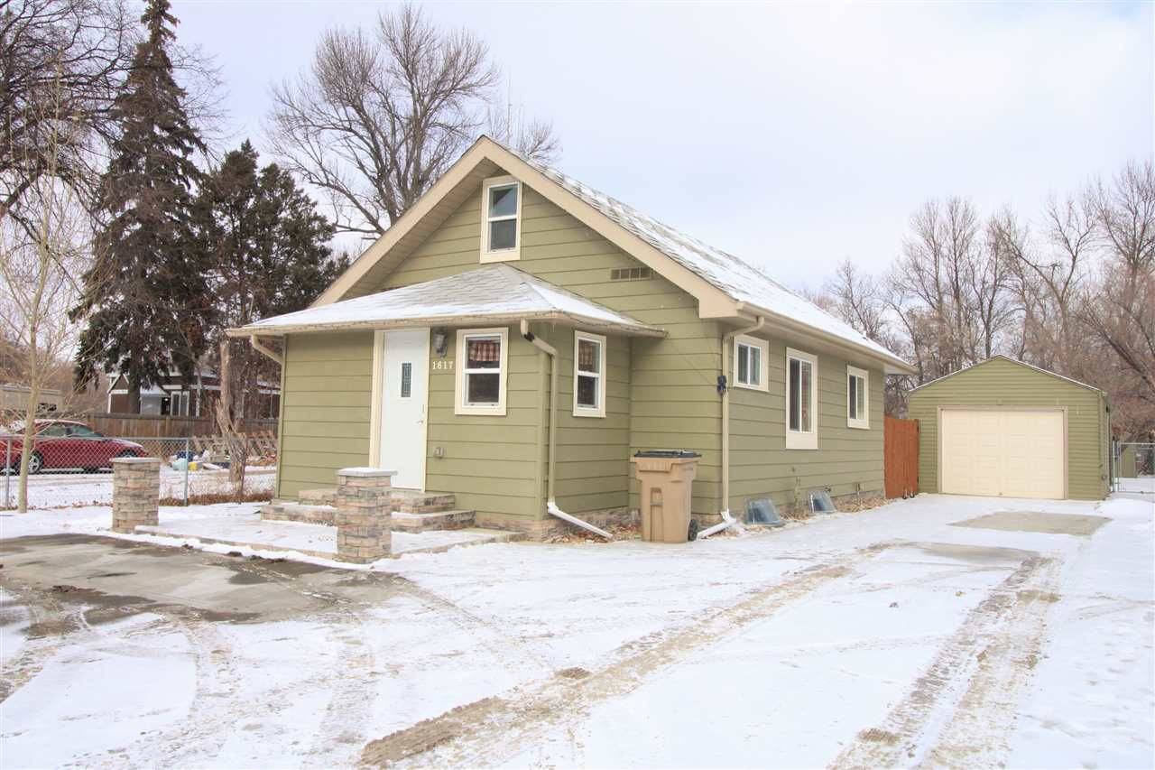 1617 E Burdick Expy, Minot, ND 58701