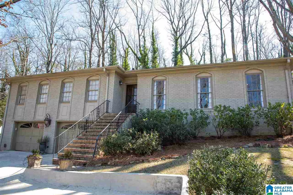 Vestavia Hills, AL 35216,1821 OLD CREEK TRAIL