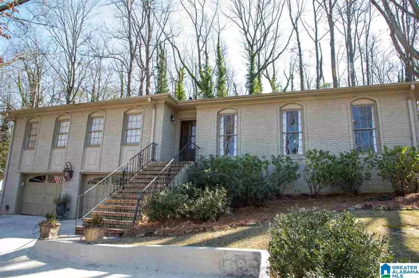 1821 OLD CREEK TRAIL, Vestavia Hills, AL 35216