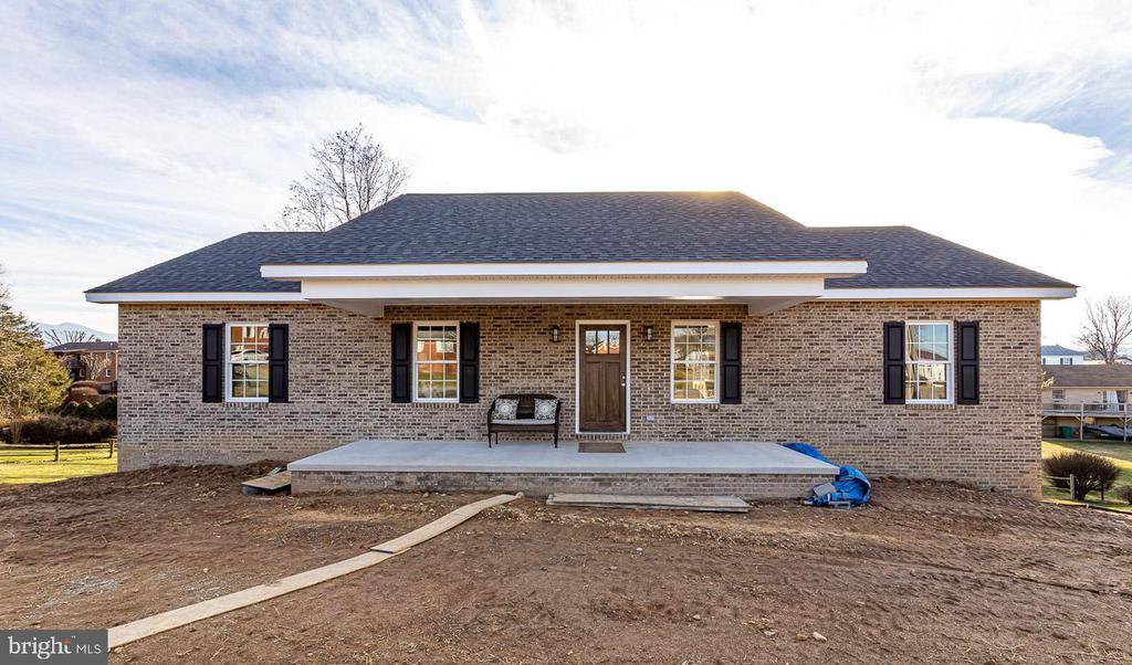 Luray, VA 22835,4 OAKCREST DR