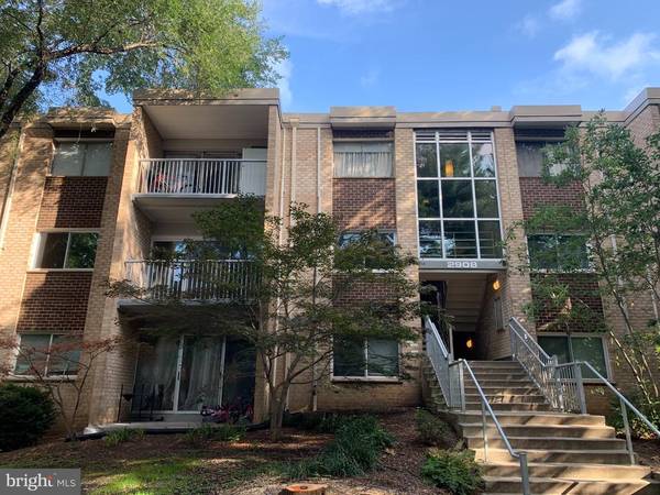 2908 KINGS CHAPEL RD #8, Falls Church, VA 22042