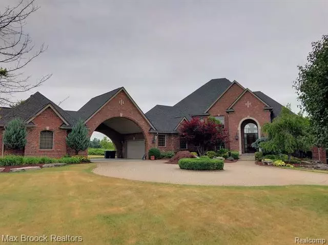 69359 LAKE POINT CRT, Bruce Twp, MI 48065