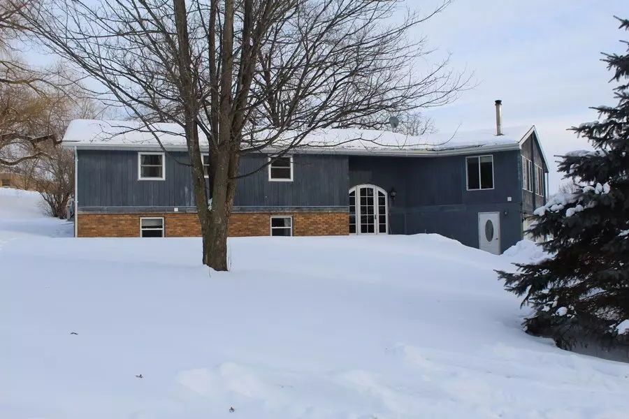 Benton, WI 53803,346 3rd St