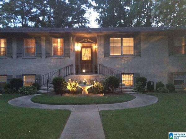 625 STONEHAVEN RD, Hoover, AL 35226