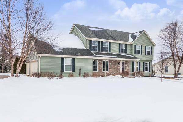 417 Augusta Dr, Mukwonago, WI 53149