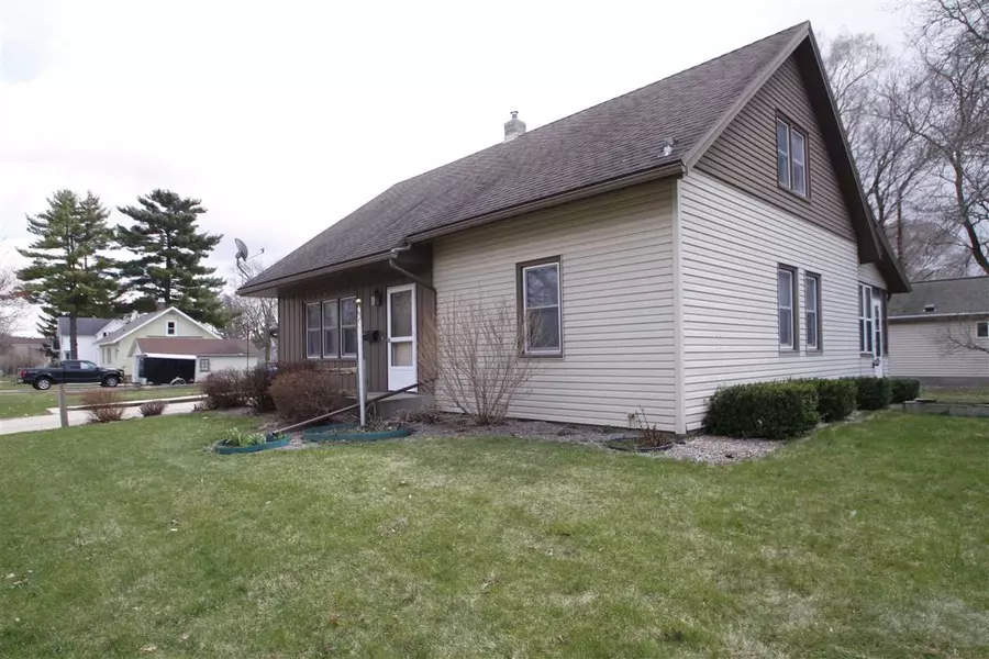 812 Polk St, Sauk City, WI 53583