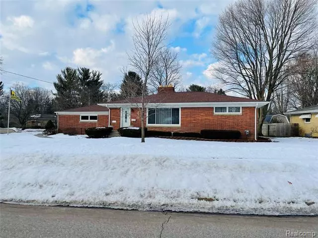 215 CIRCLE DR, Flushing, MI 48433